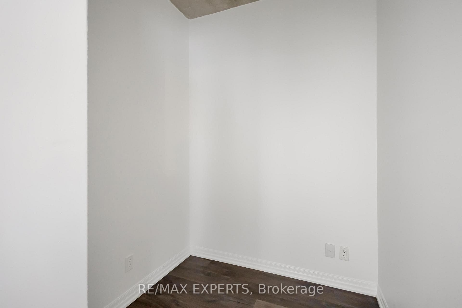 88 Blue Jays Way Unit 2007 photo 26