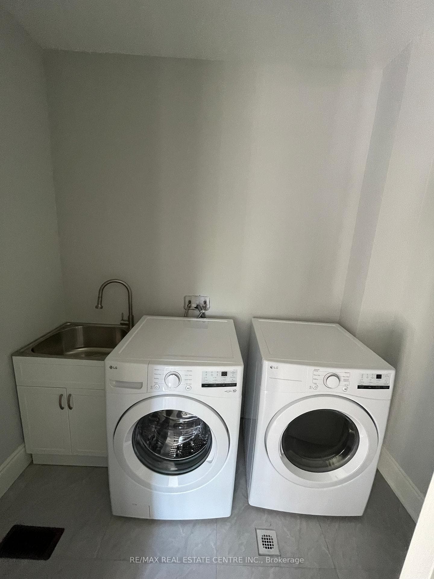 33 Twin Pauls Crescent Unit MainFlr photo 17