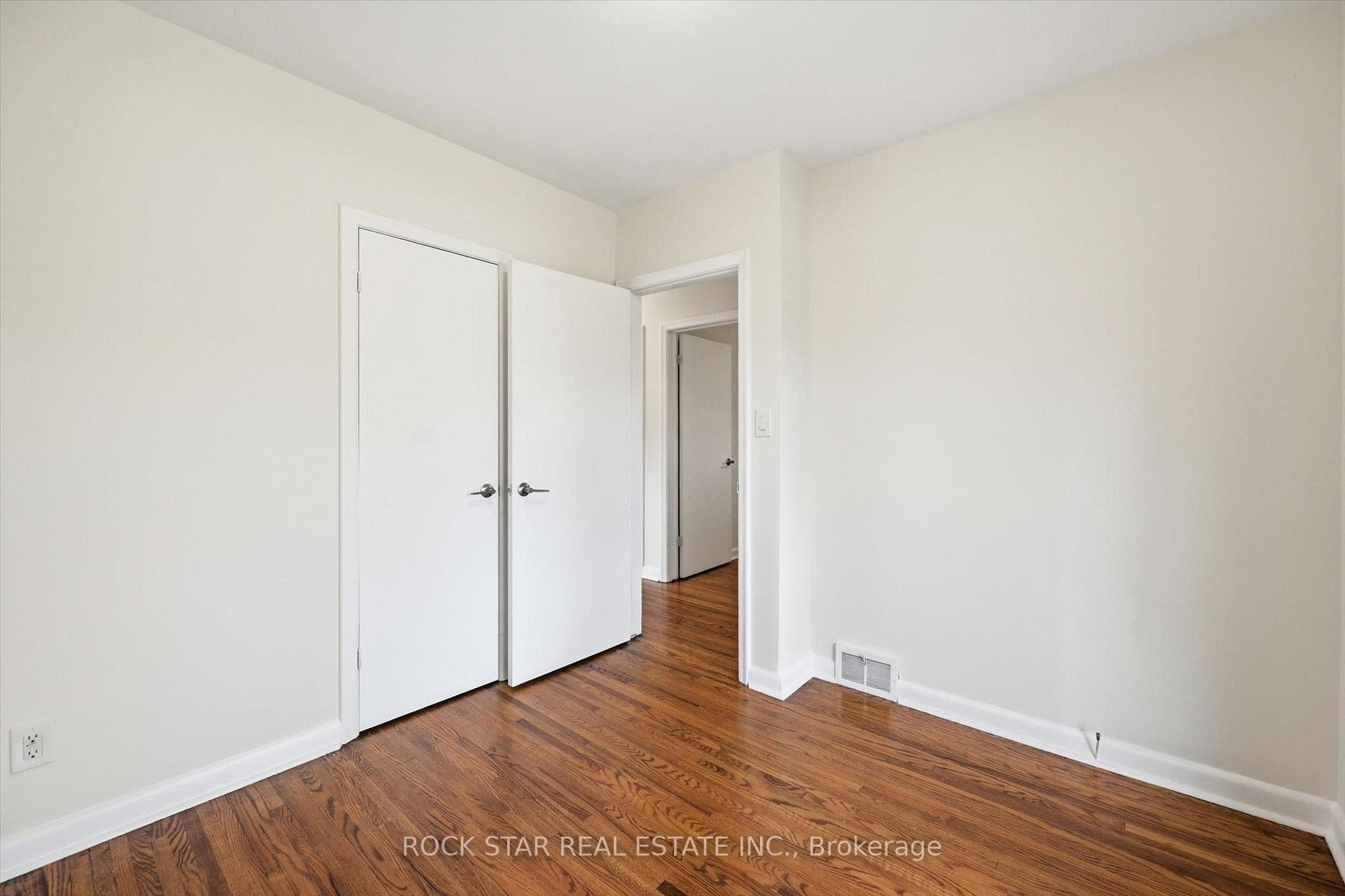 324 East 33rd Street photo 17