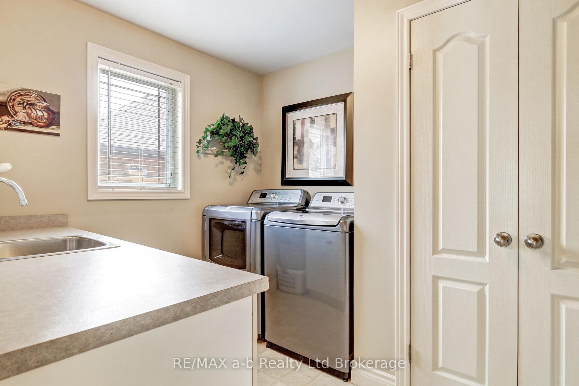 7 OTTERVIEW Drive photo 27