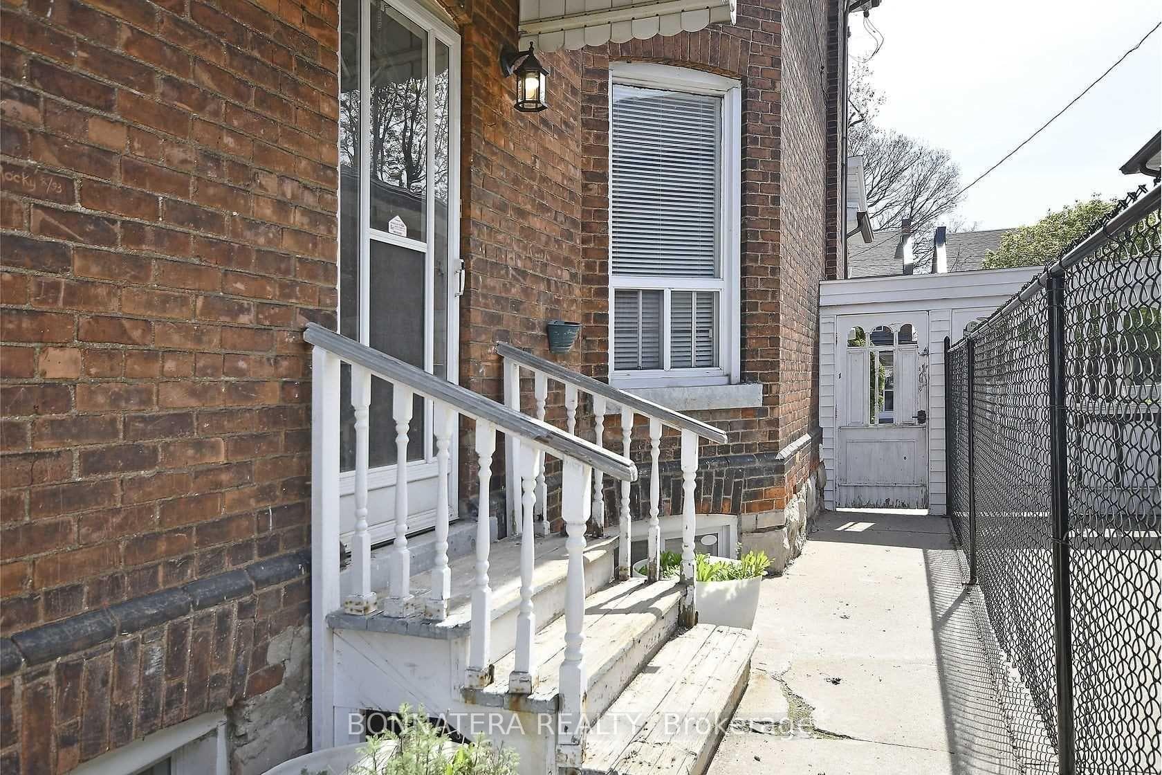 47 Emerald Street Unit (Main) photo 2