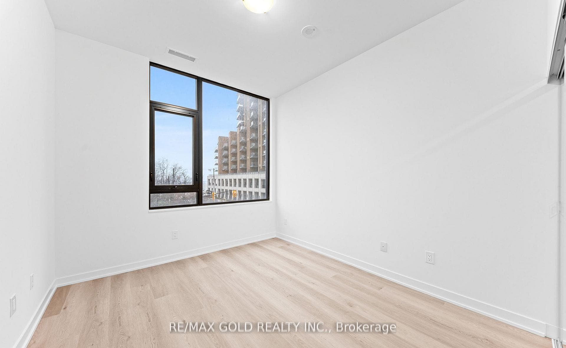 2075 Lakeshore Road Unit 214 photo 33
