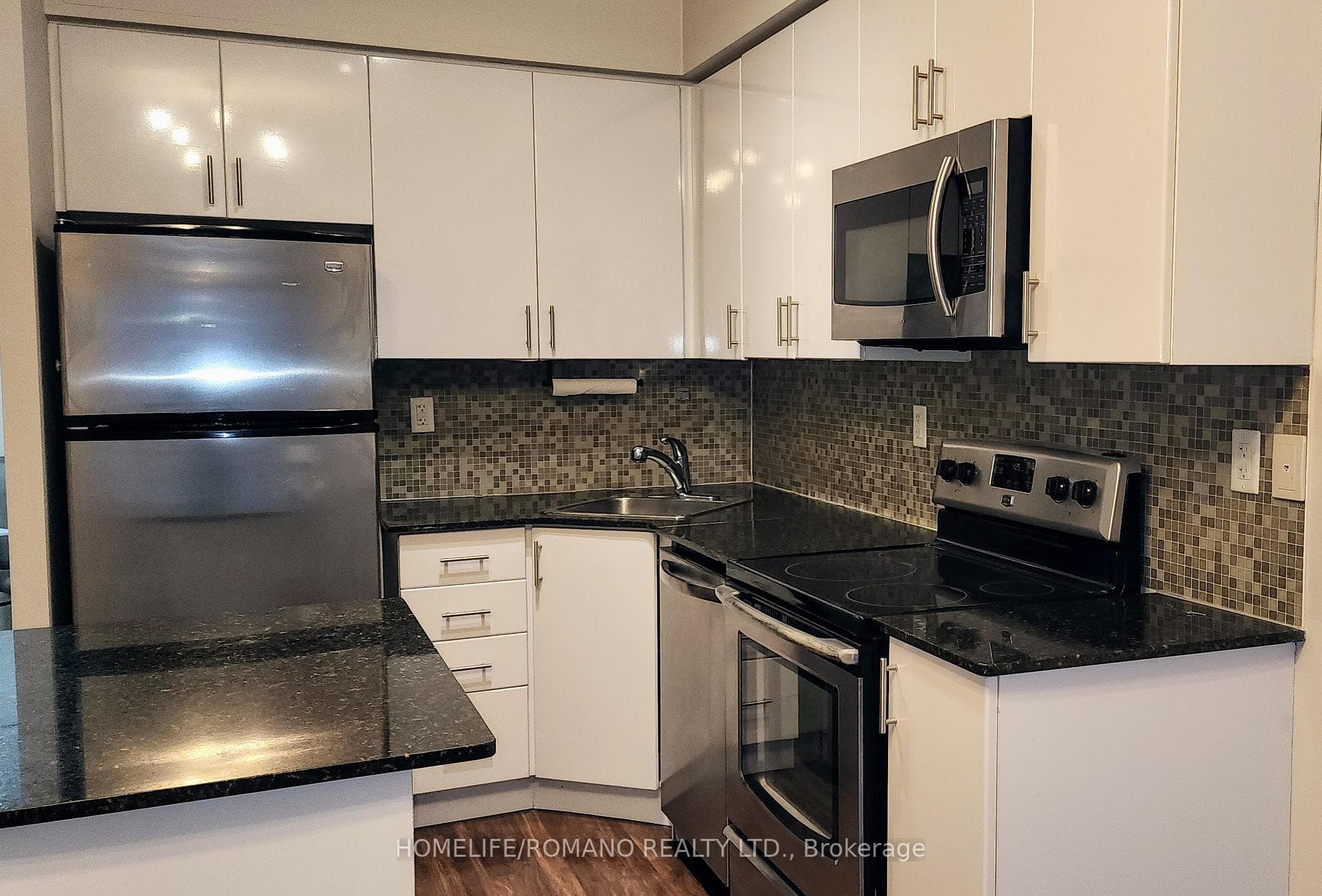 15 Bruyeres Mews Unit 403 photo 4