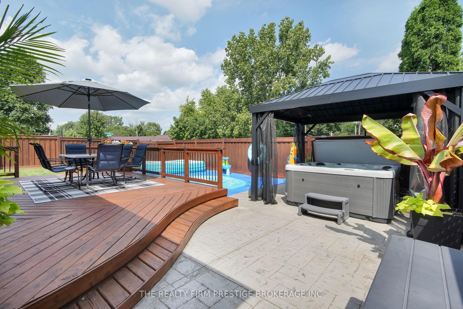281 Tweedsmuir Avenue photo 31