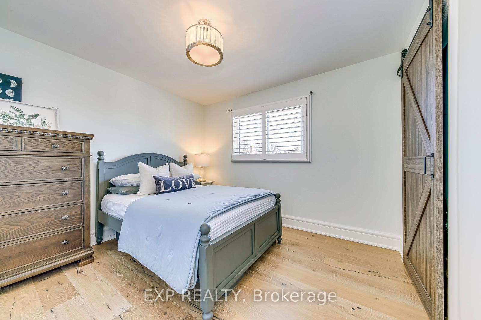 322 Mary Street photo 32