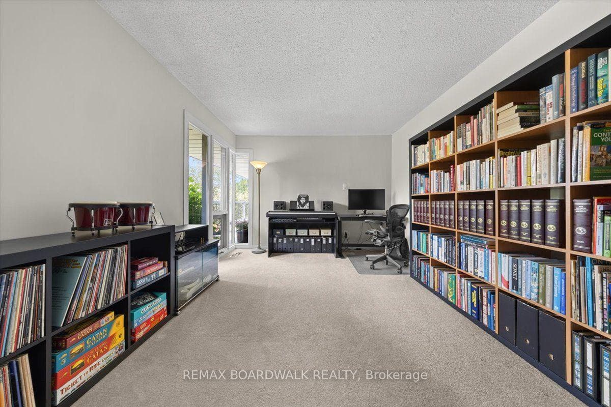 15 Selwyn Crescent photo 36