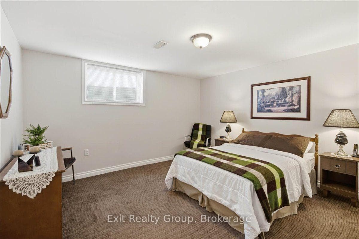 267 Raglan Street photo 34