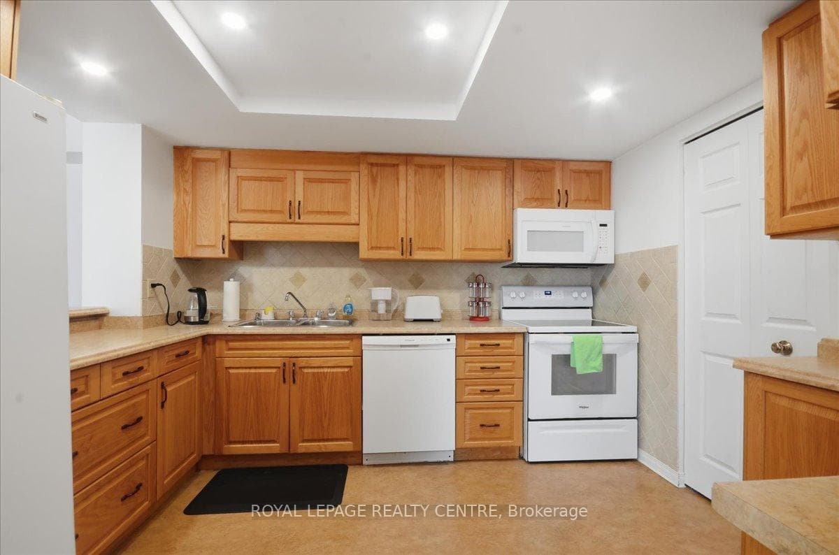 1360 Rathburn Road Unit 410 photo 13