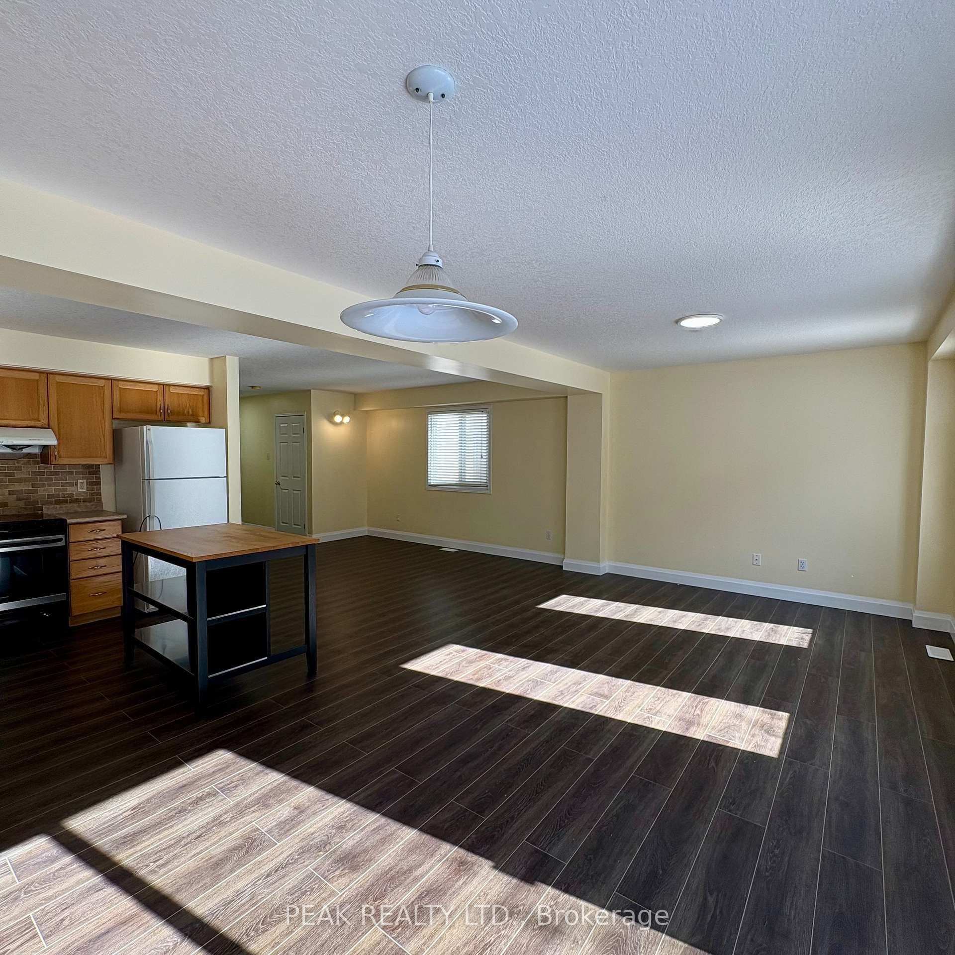 629 Violet Street photo 12