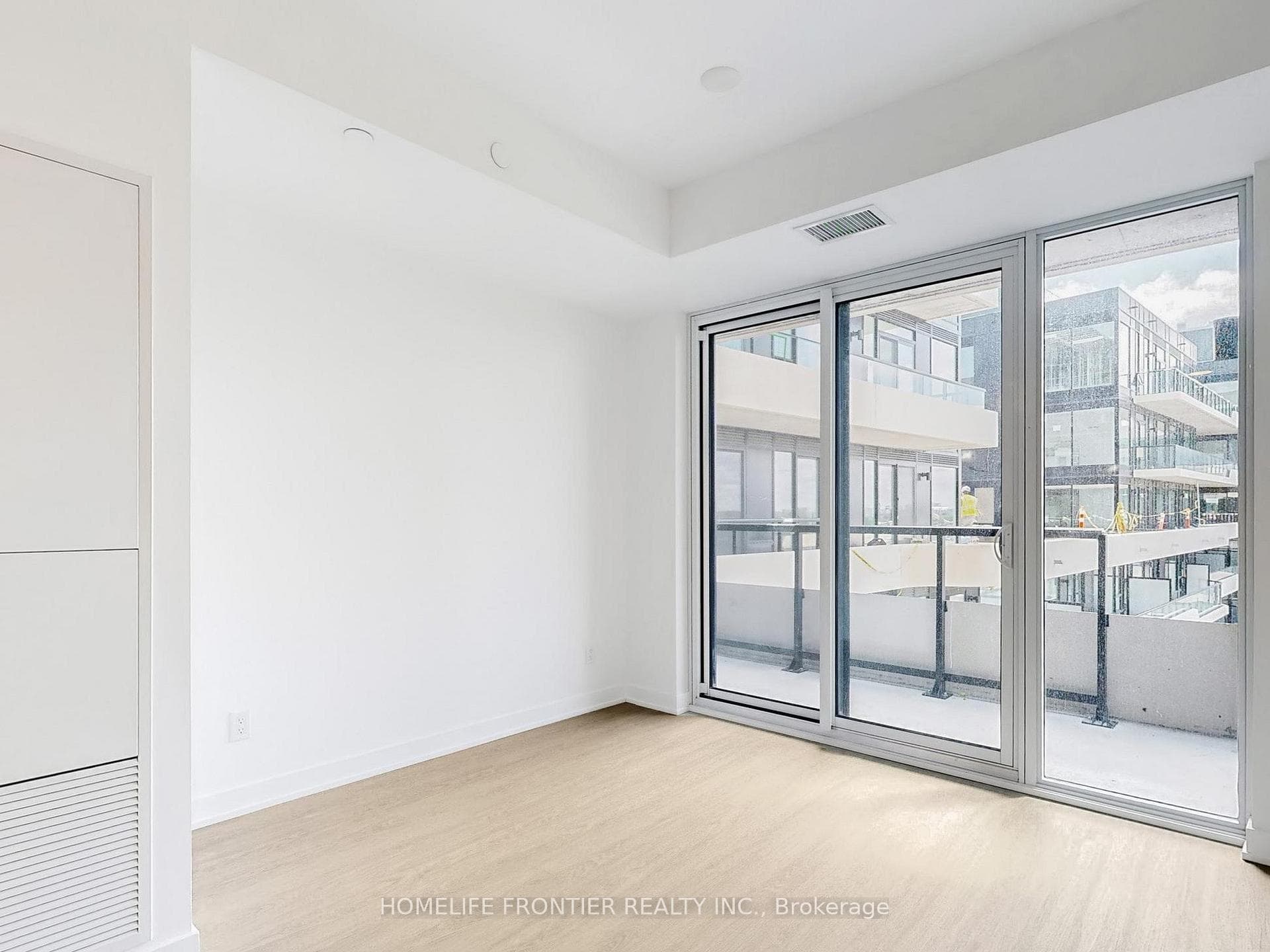 8188 Yonge Street Unit 802 photo 6