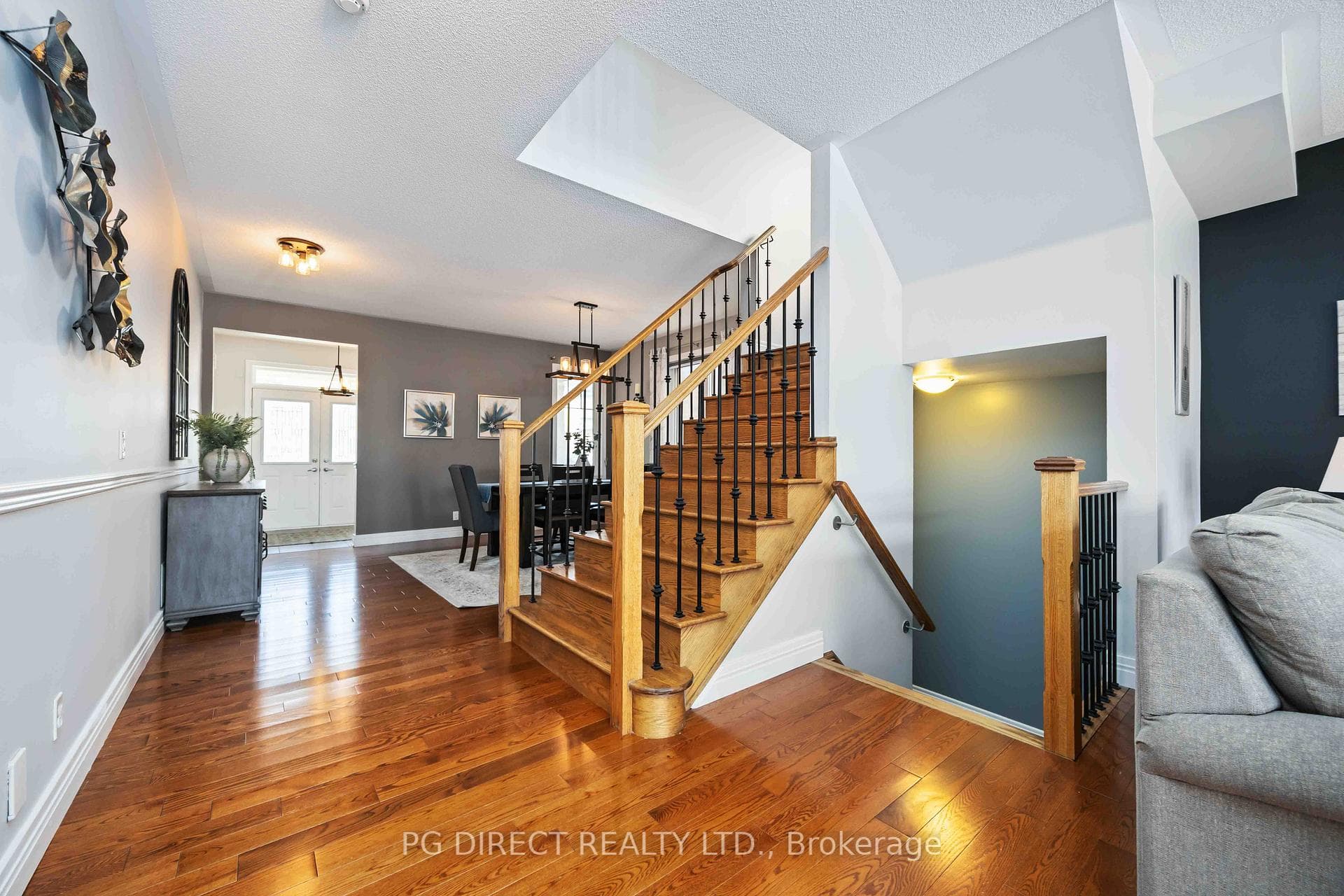 2437 Victoria Park Street photo 4