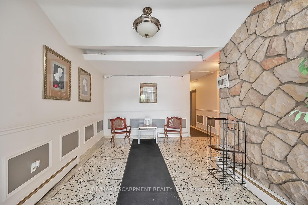 293 Mohawk Road Unit 301 photo 7