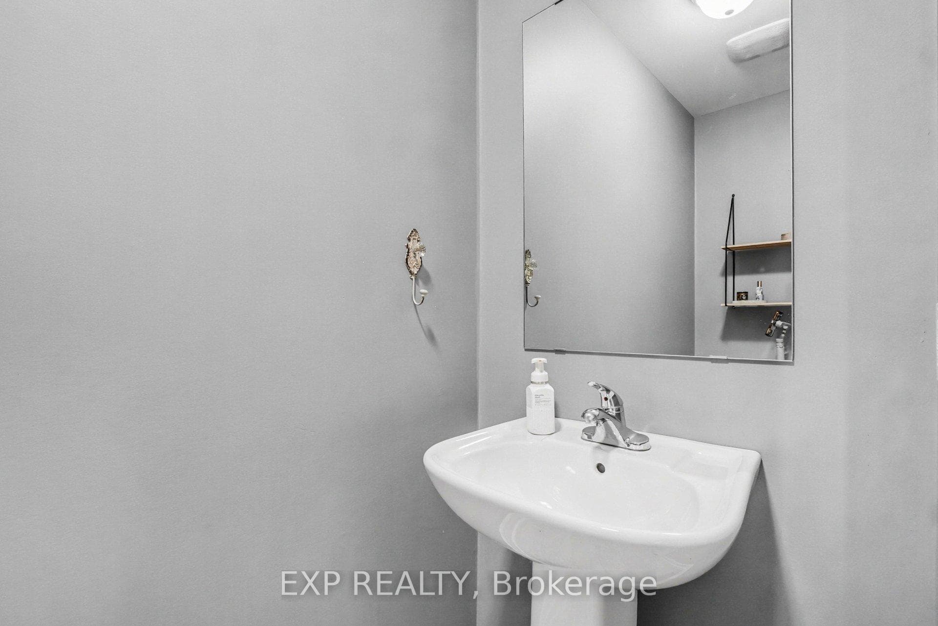 111 DESJARDINS Street photo 18