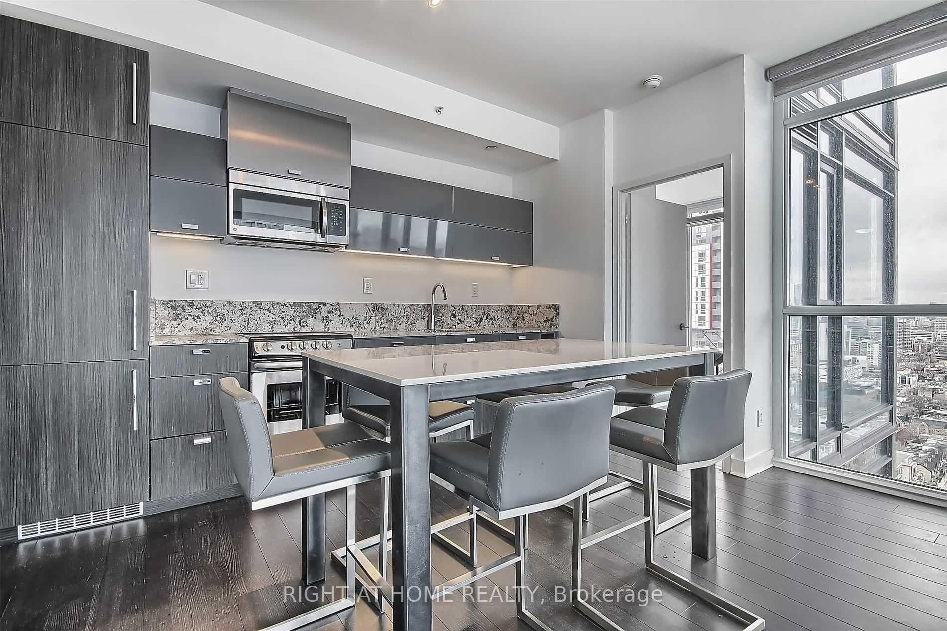 290 Adelaide Street Unit 3005 photo 9