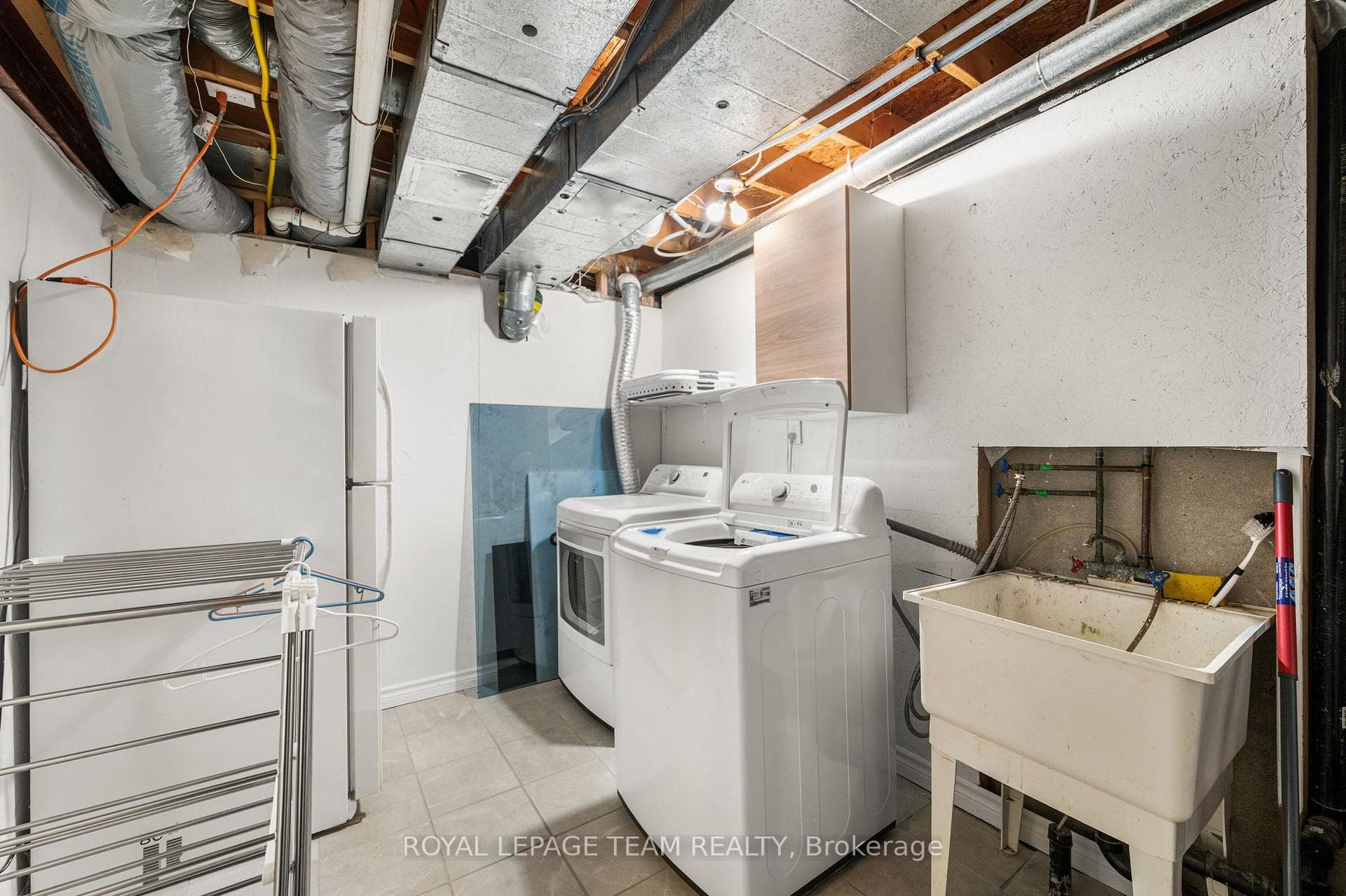 211 Longshire Circle photo 32