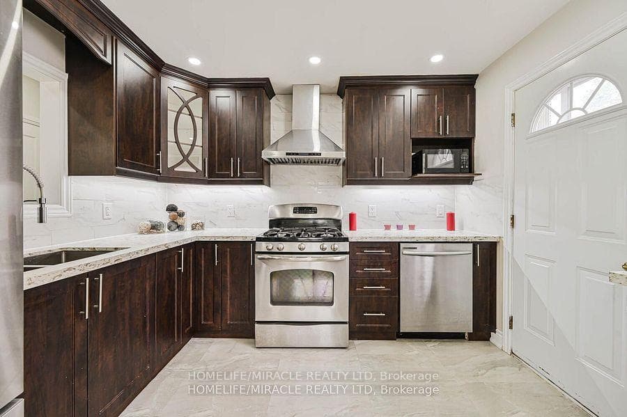 159 Taysham Crescent photo 12