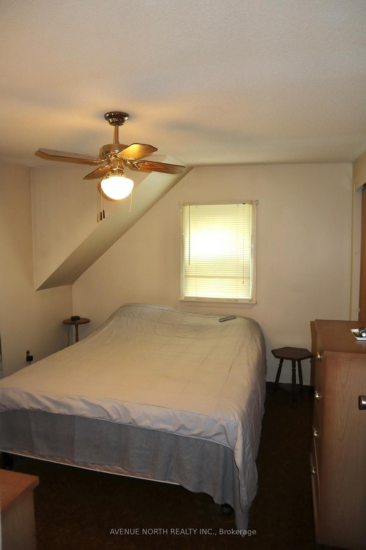 2125 Old Montreal Road photo 17