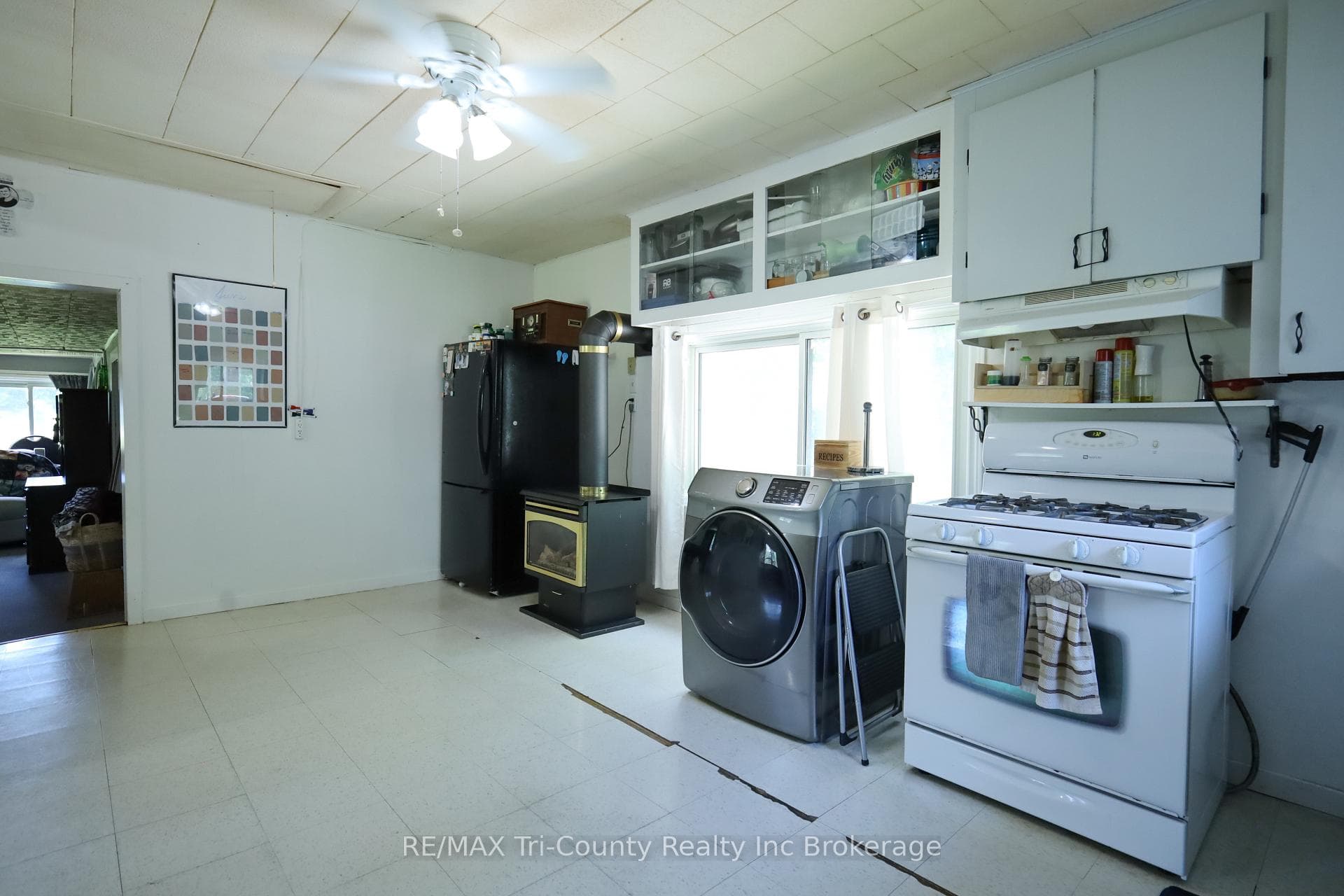 4942 59 Highway photo 7