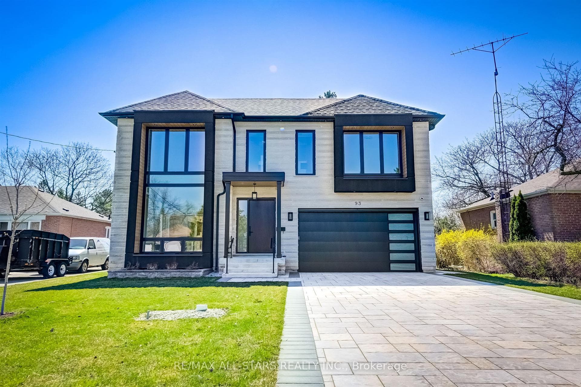 Welcome to 93 Cree Ave. (On Quiet Cul-De-Sac)
