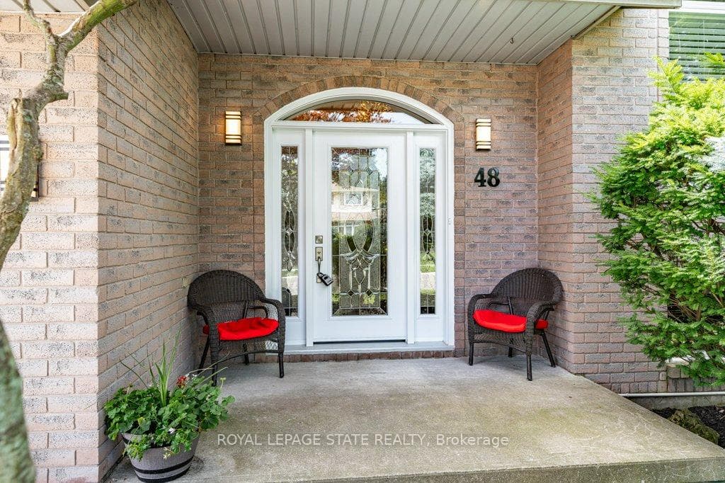 48 McMaster Drive photo 3