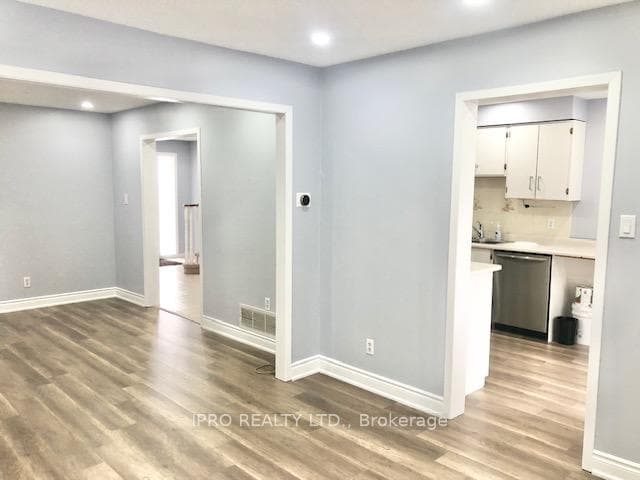 112 Dumfries Avenue photo 5