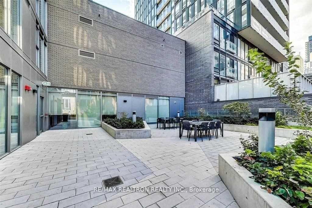 50 Wellesley Street Unit 1111 photo 18