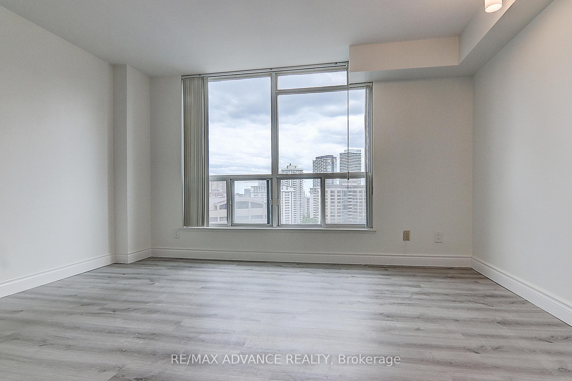 24 Wellesley Street Unit 1611 photo 5