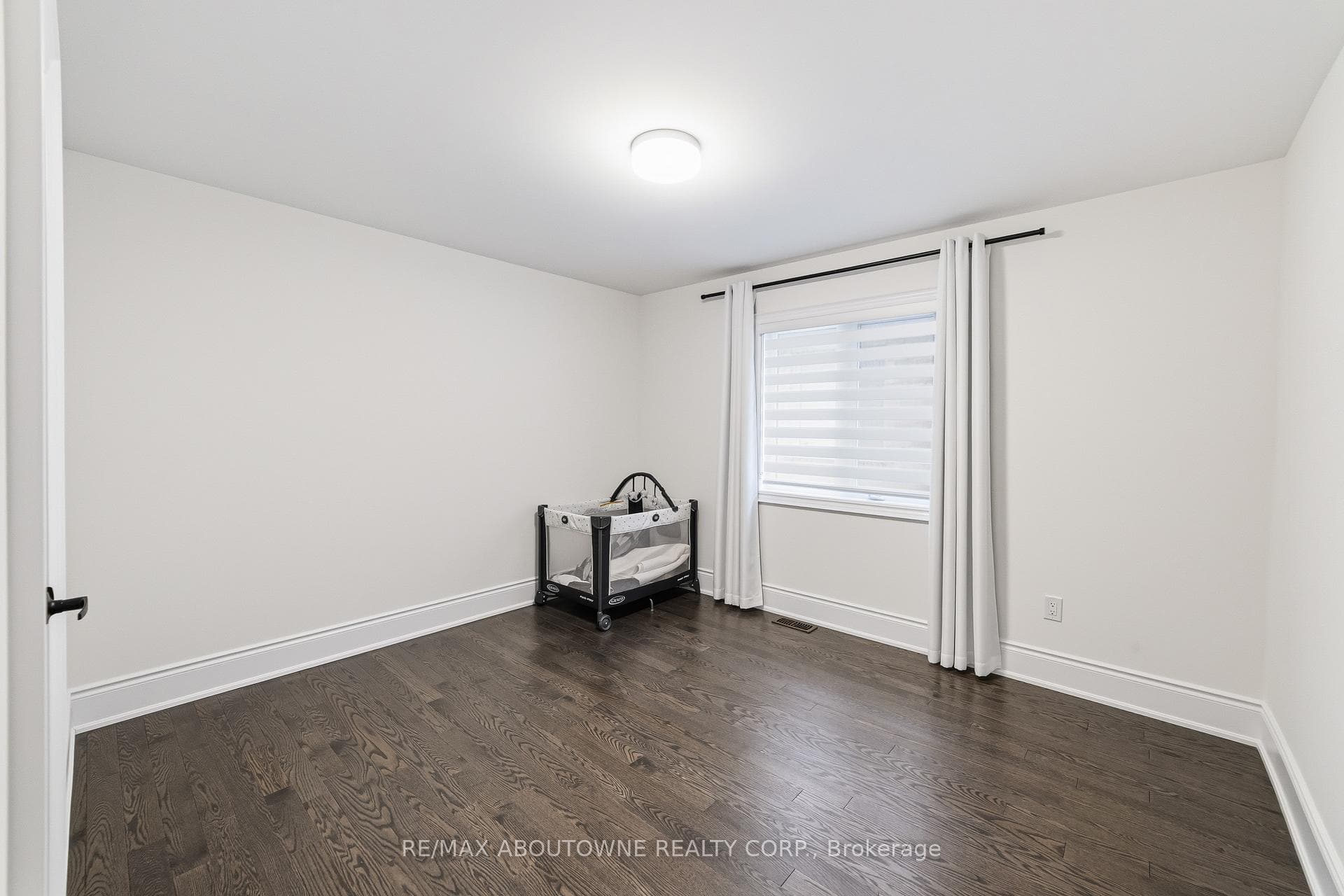 477 Parent Place photo 28