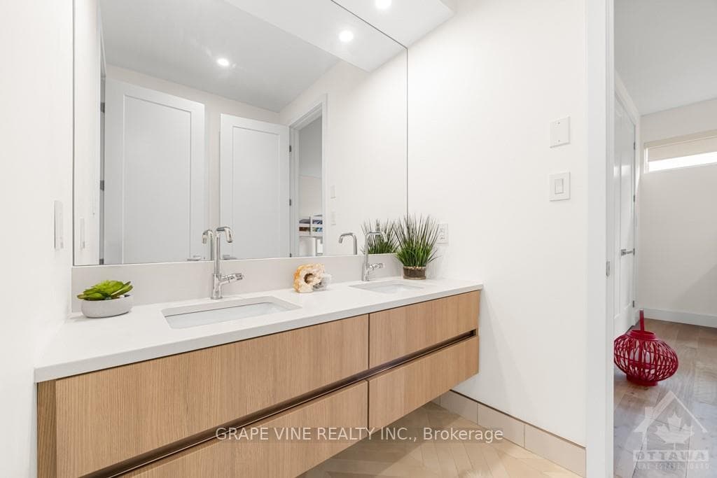 671 WINDERMERE Avenue photo 19