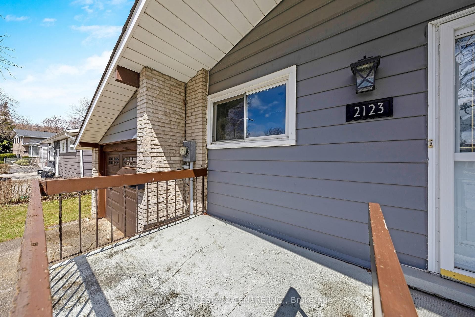 2123 Amesbury Crescent photo 8