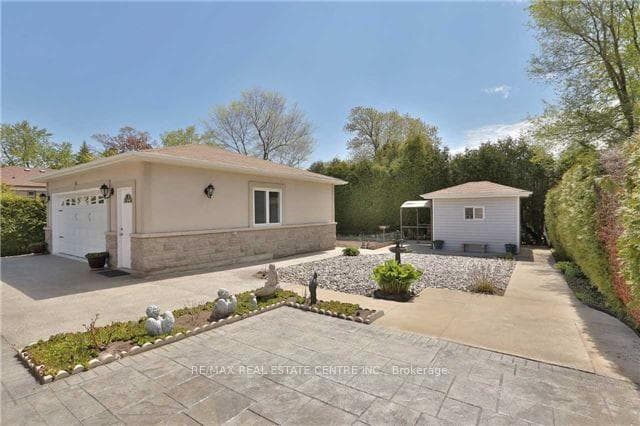 1016 Pinegrove Road photo 3