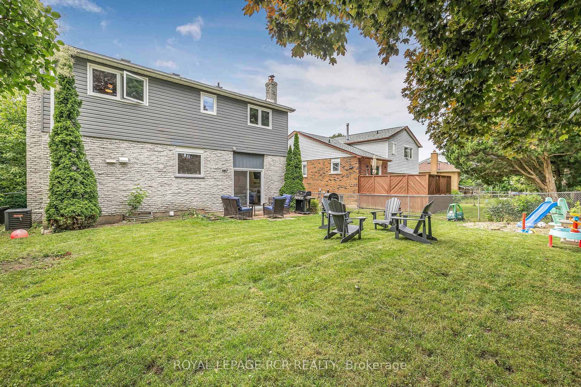 41 Howlett Avenue photo 35