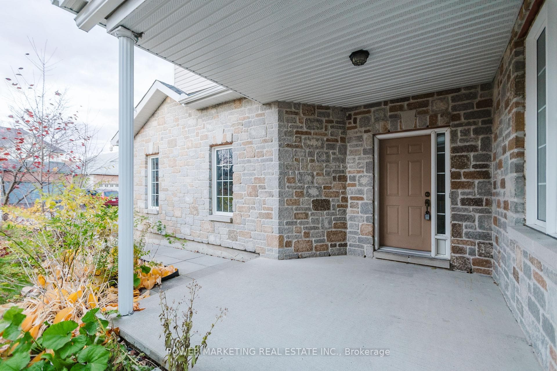 318 Rustic Hills Crescent photo 4
