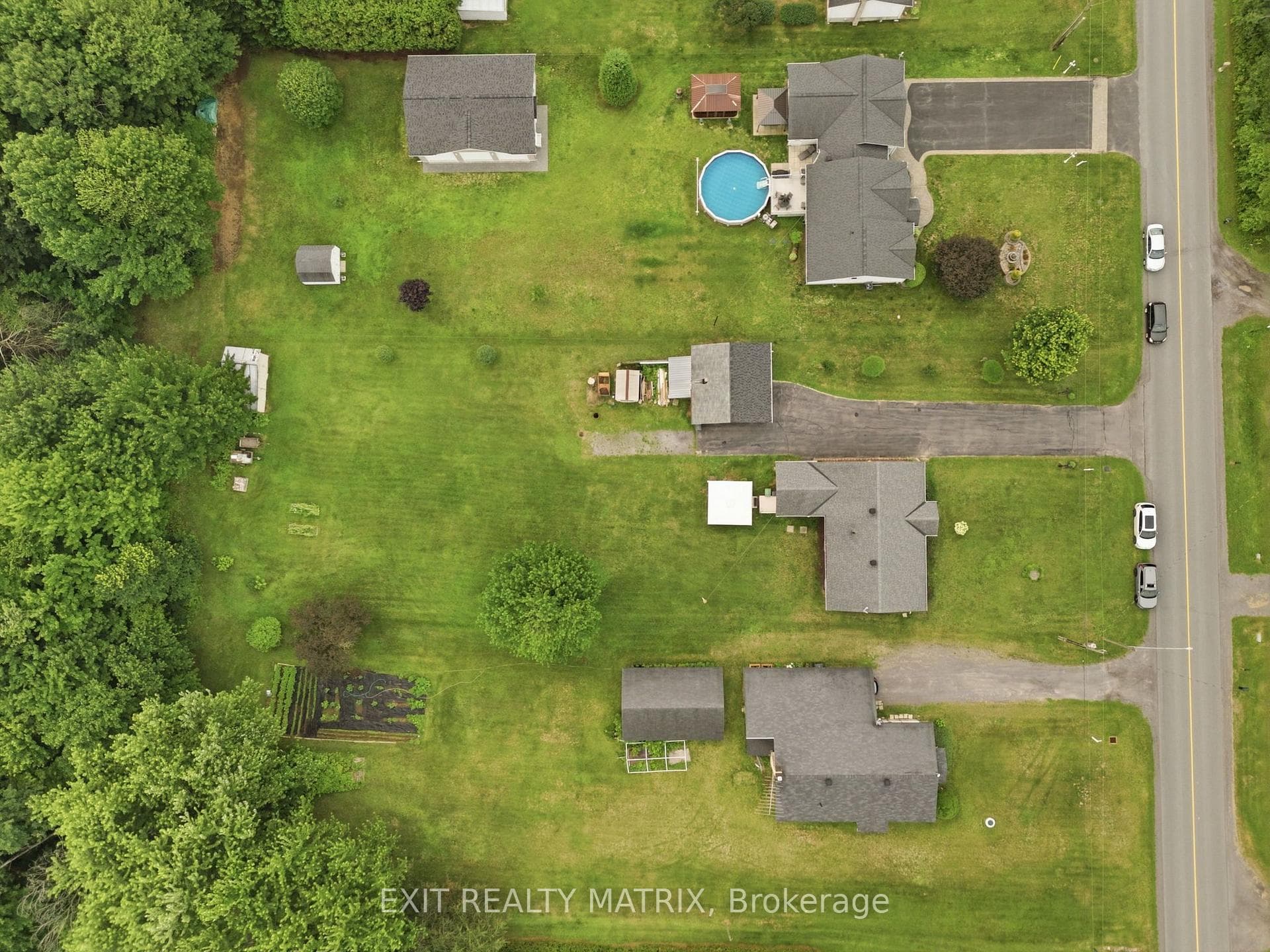 563 Lajeunesse Road photo 38