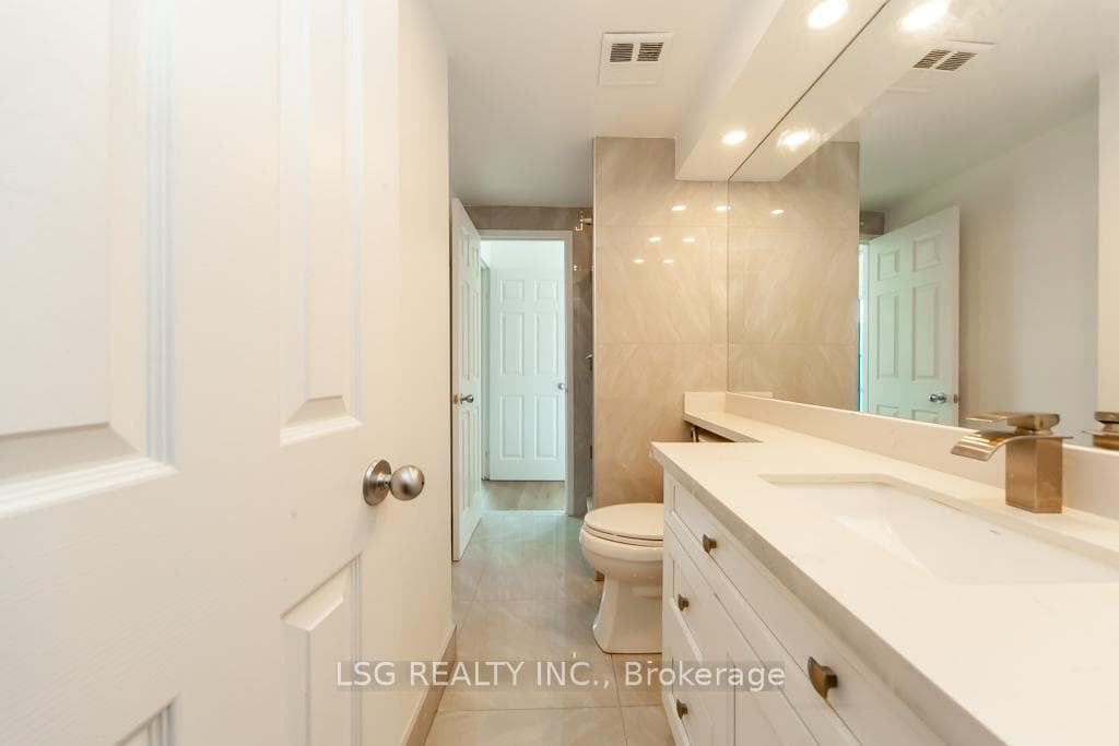 99 Harbour Square Unit 812 photo 32