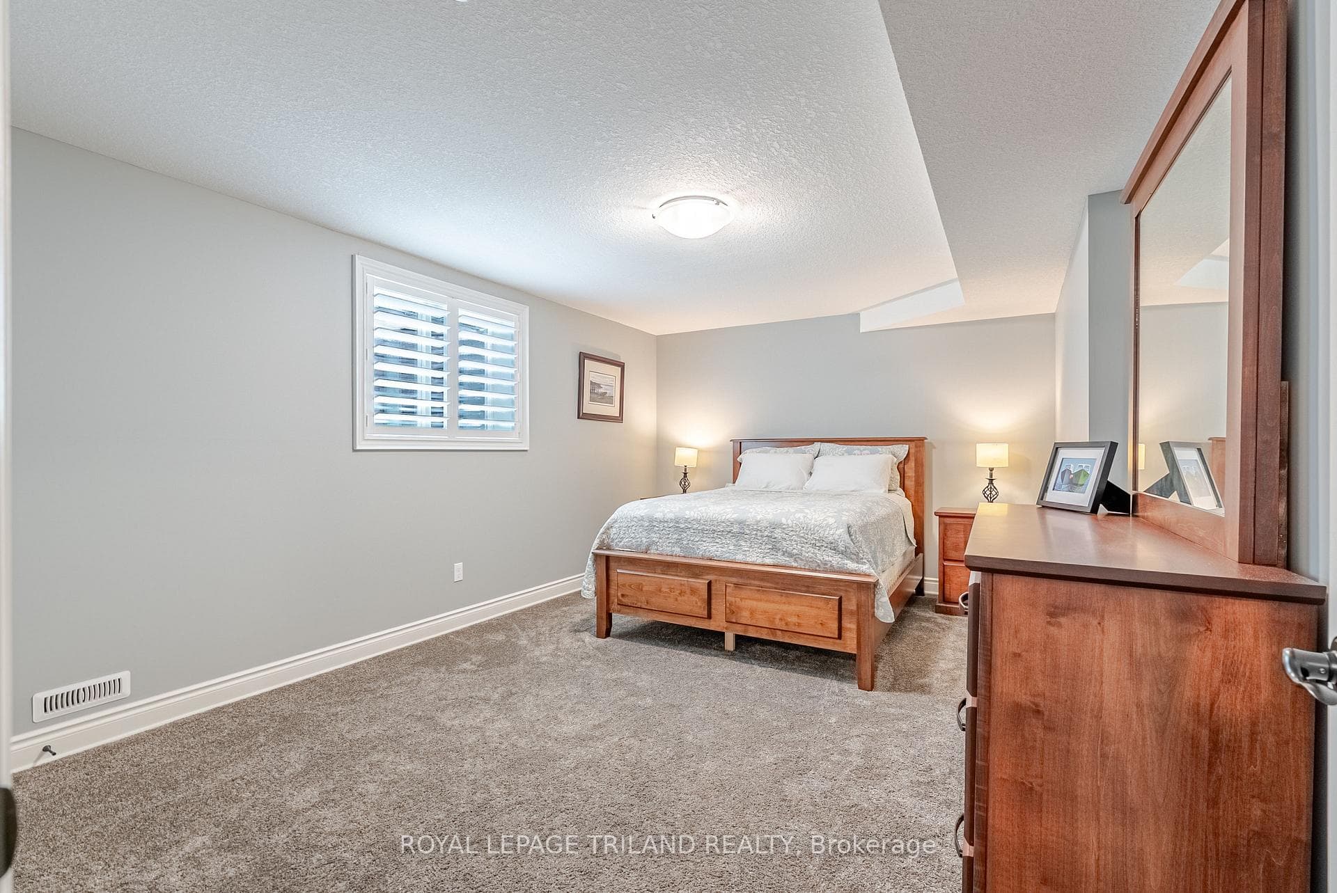 296 Dufferin Street photo 37