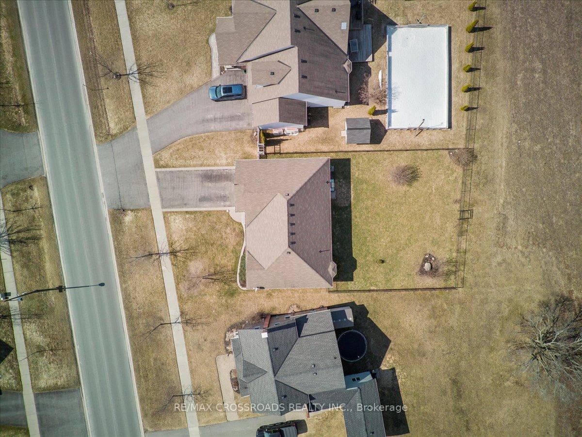 392 Lakeshore Road photo 32