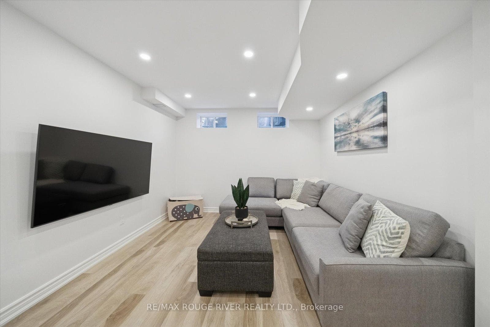 212 Ronald Hooper Avenue photo 32