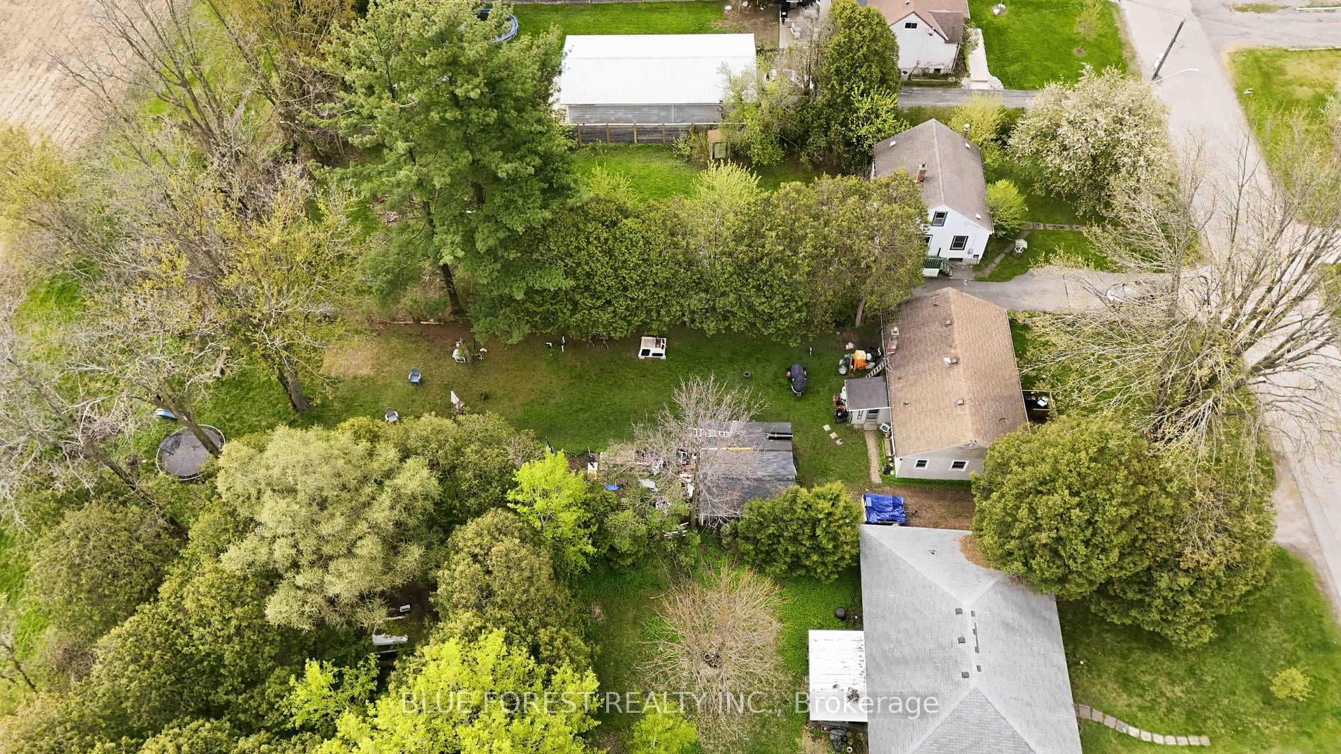 1376 Kostis Avenue photo 5