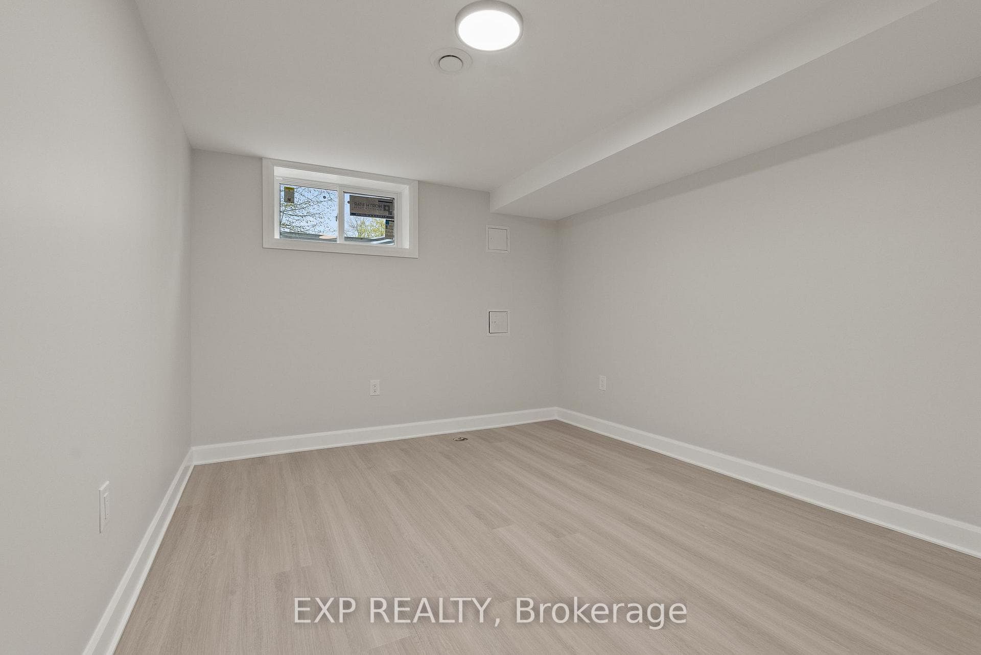2393 Sheldon Avenue photo 46