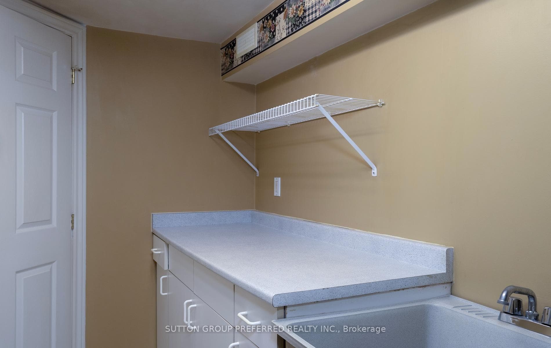 55 Jena Crescent photo 32