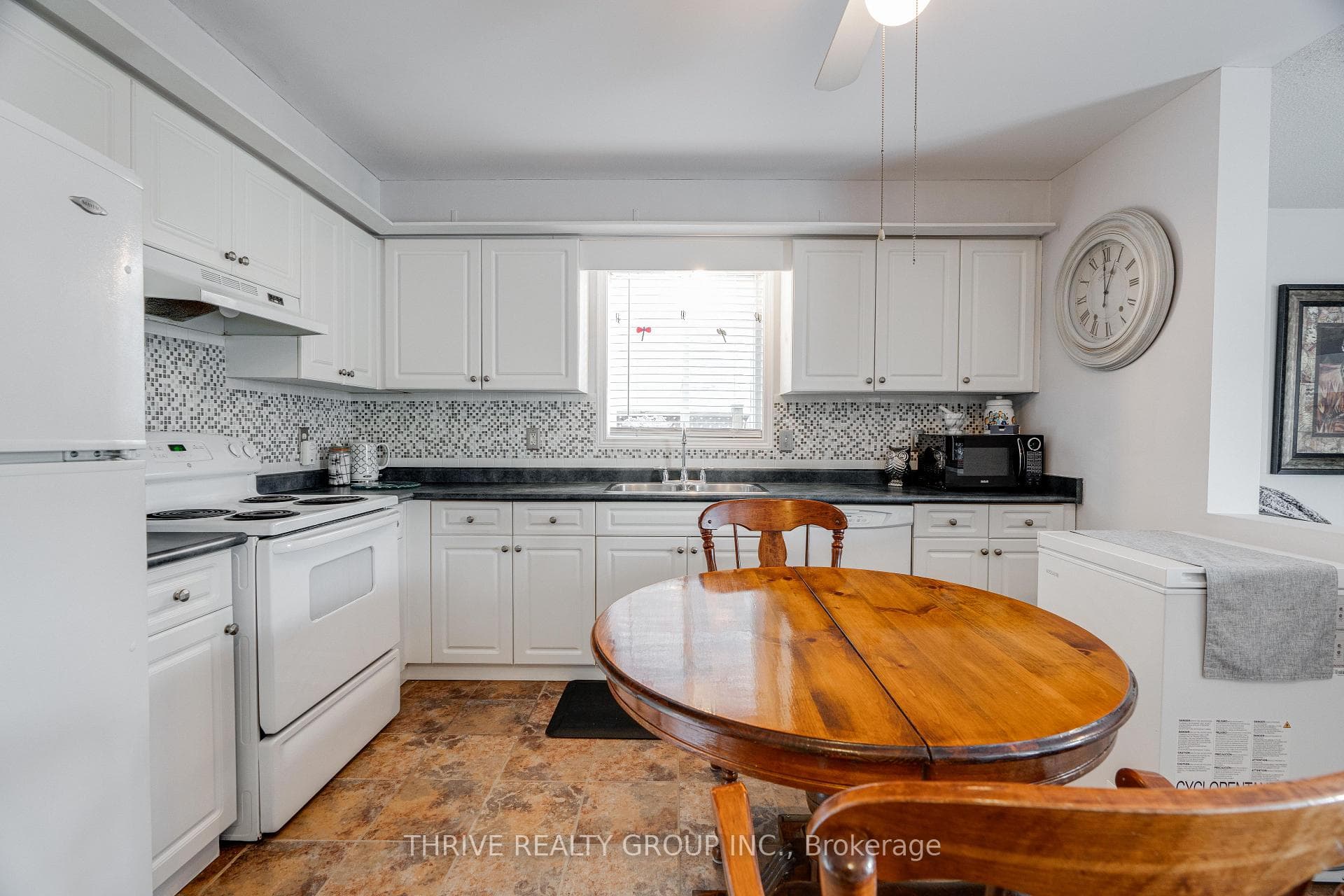 1803 Bloom Crescent photo 13