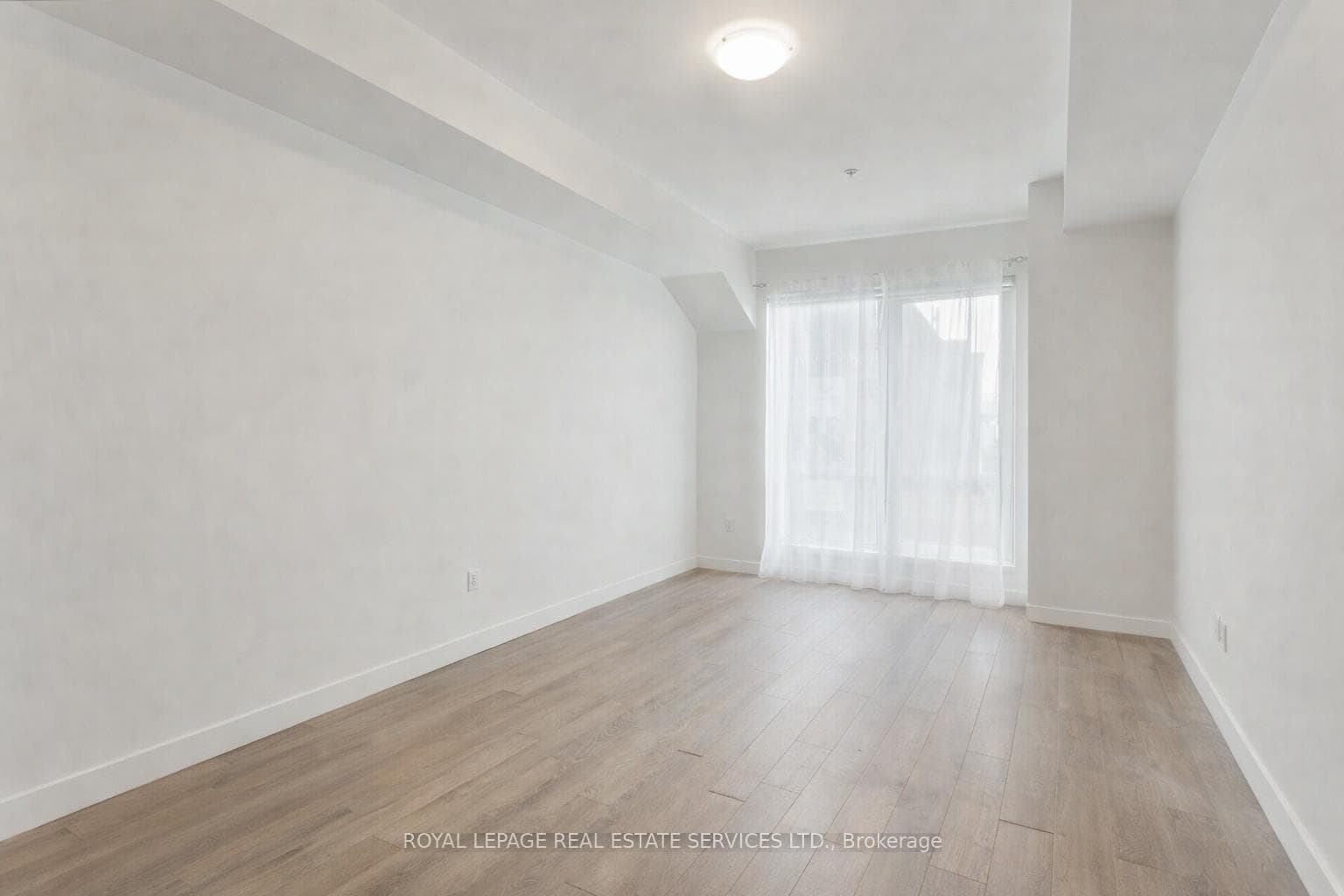 150 Oak Park Boulevard Unit 420 photo 6