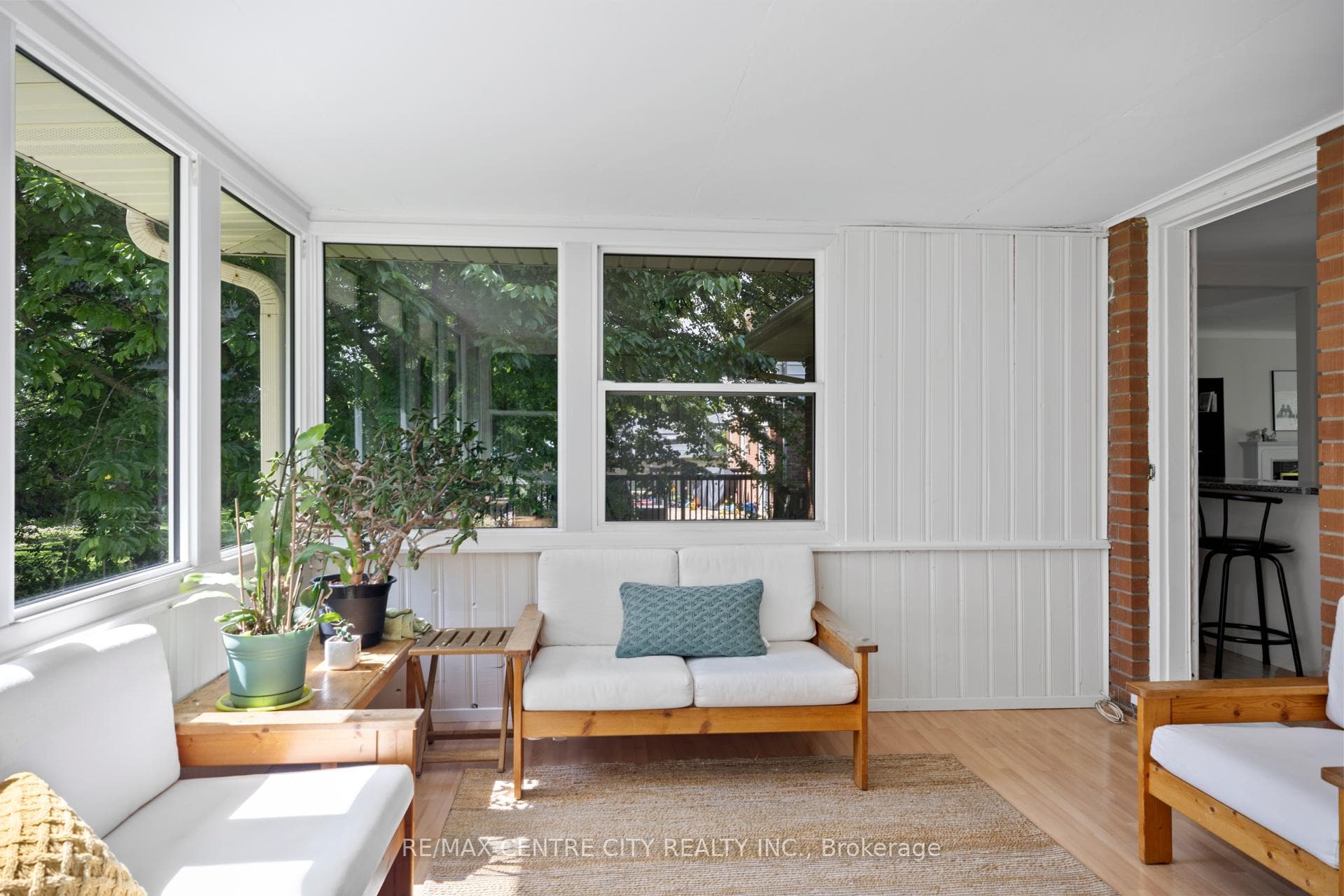46 Brentwood Crescent photo 14
