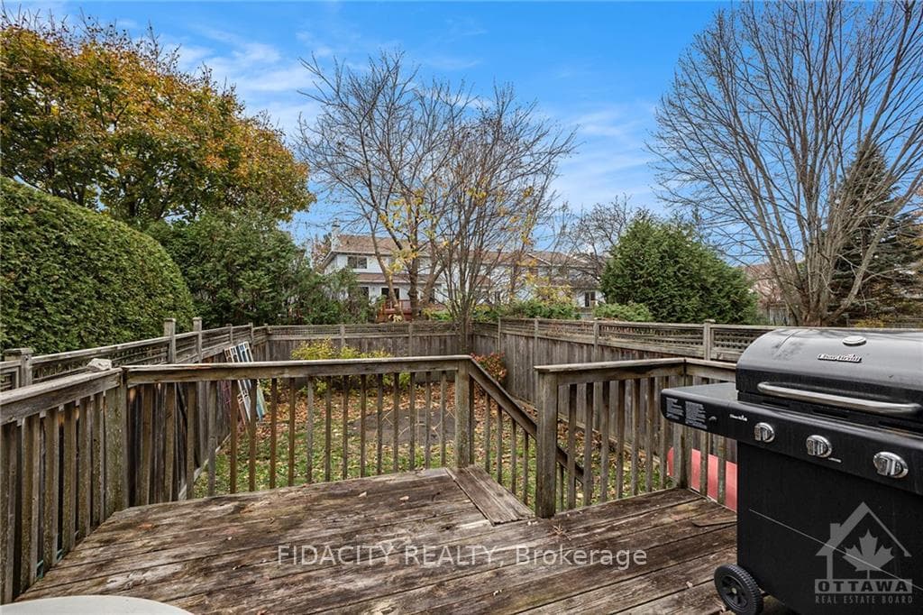 61 AIRD Place photo 24