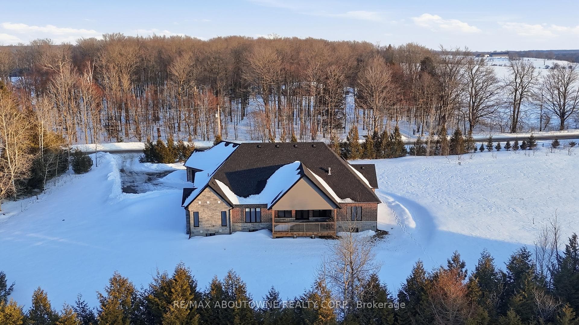 9042 Sideroad 10 N/A photo 2