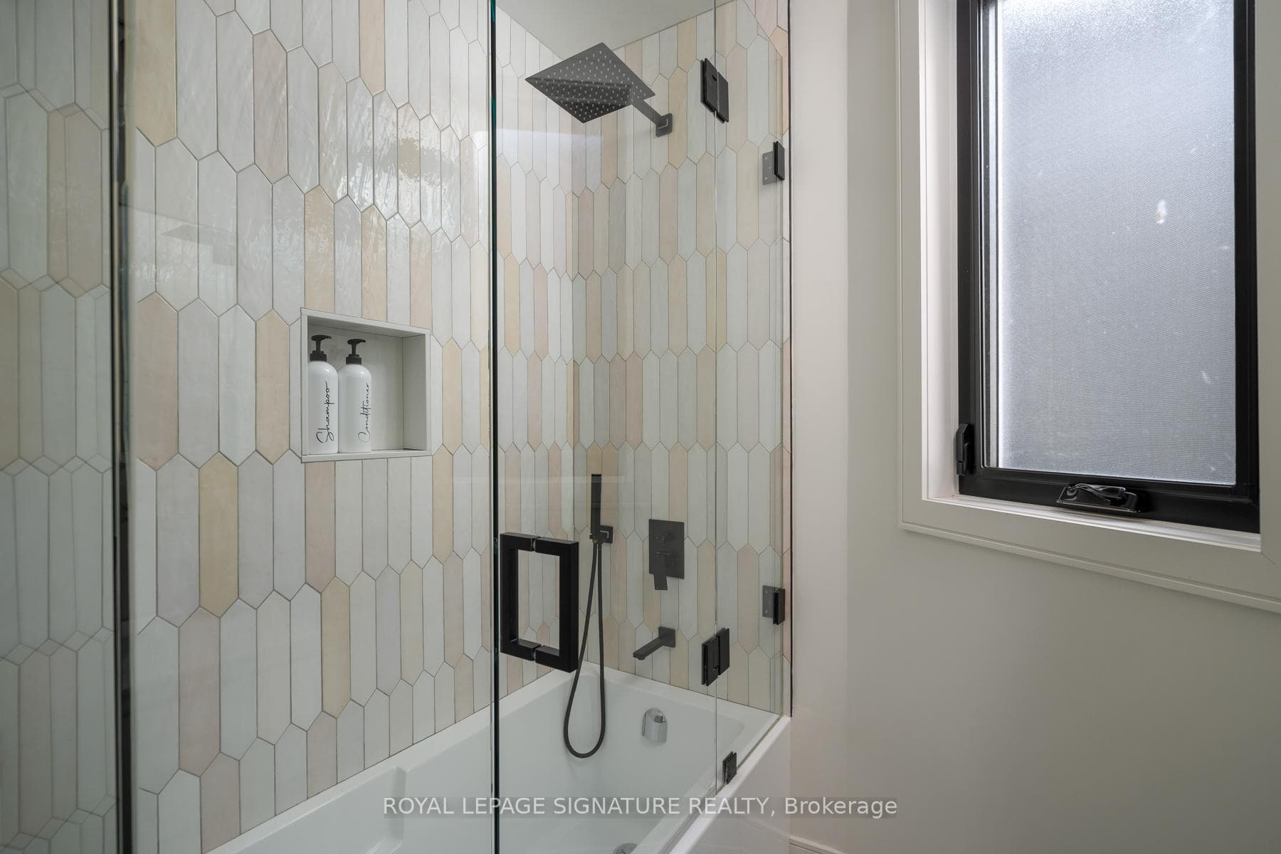 26 Pape Avenue photo 14