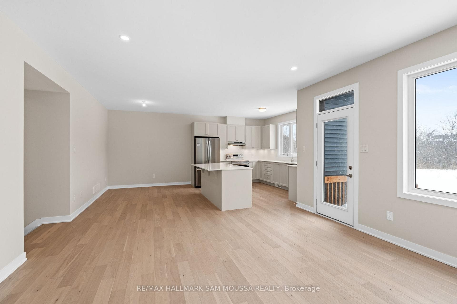 410 Euphoria Crescent photo 8