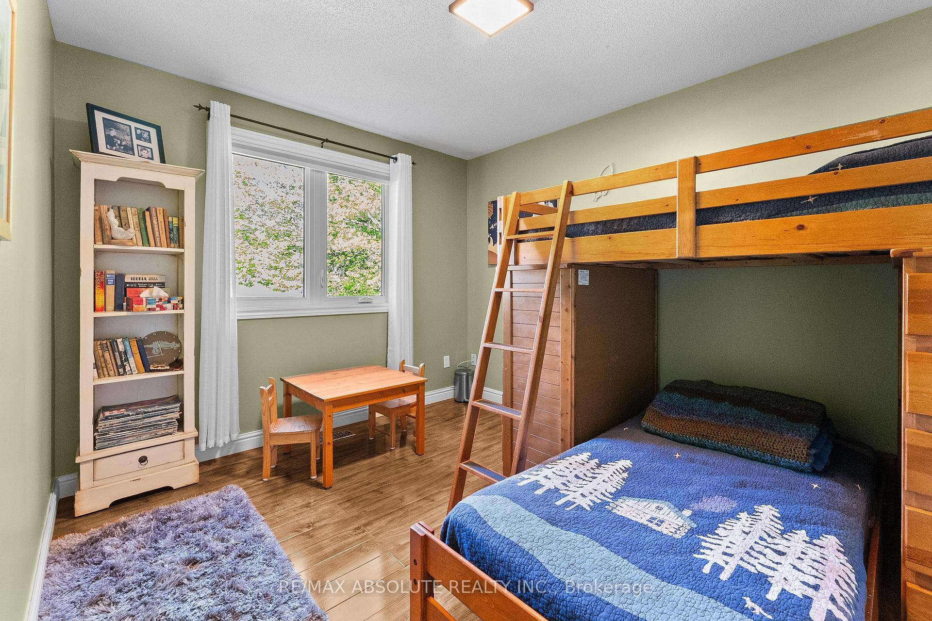 864 Centre Street photo 25
