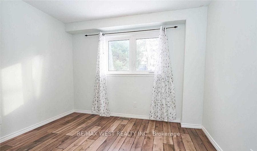 323 Centre Street photo 6